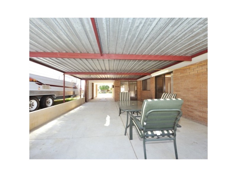20 Kingsbridge Rd, Warnbro WA 6169