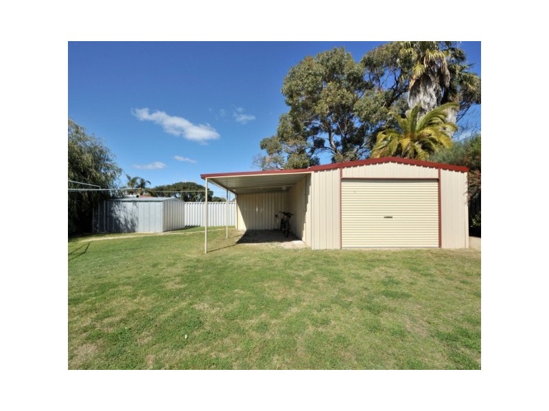20 Kingsbridge Rd, Warnbro WA 6169