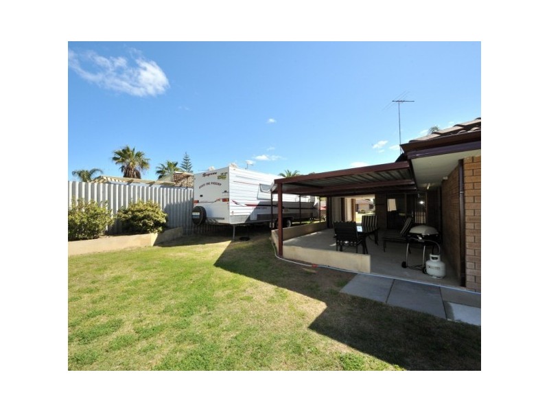 20 Kingsbridge Rd, Warnbro WA 6169