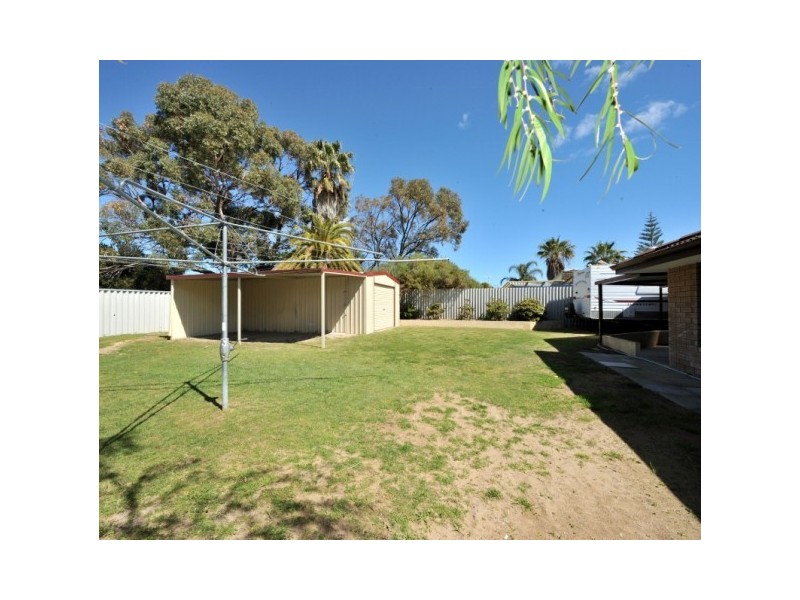 20 Kingsbridge Rd, Warnbro WA 6169