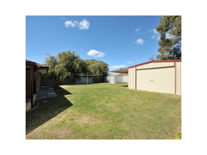 20 Kingsbridge Rd, Warnbro WA 6169