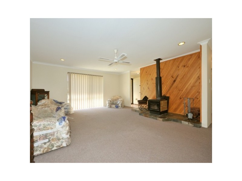 20 Kingsbridge Rd, Warnbro WA 6169