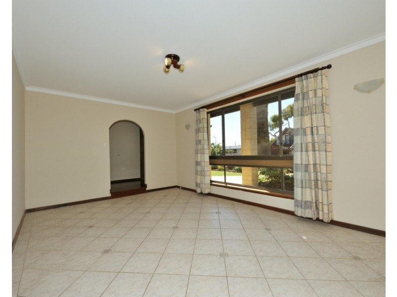 22 Kingston Way, Safety Bay WA 6169