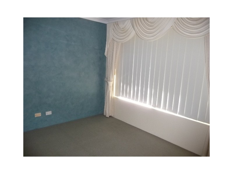 8 Cork Place, Warnbro WA 6169