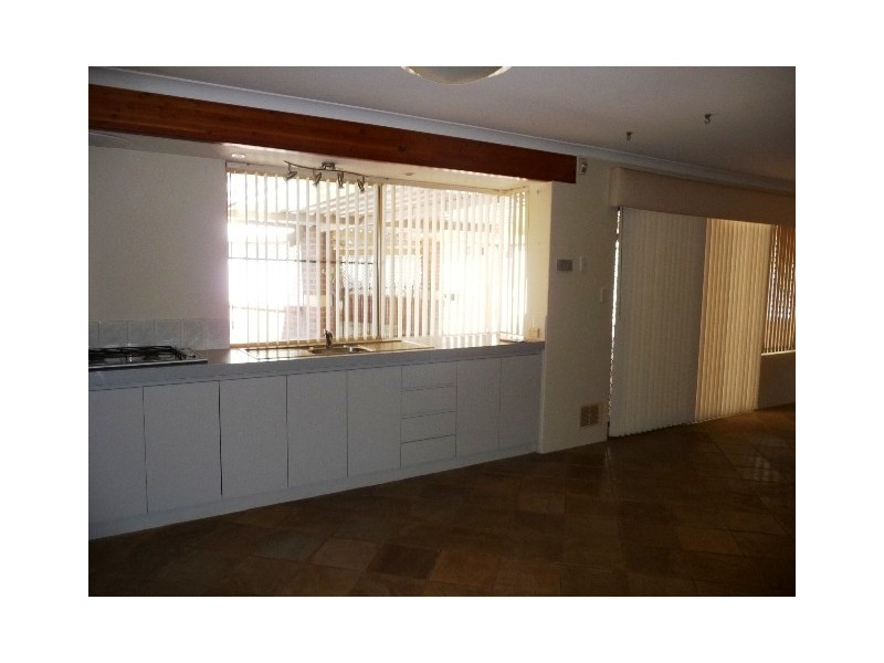 8 Cork Place, Warnbro WA 6169