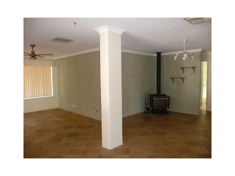 8 Cork Place, Warnbro WA 6169