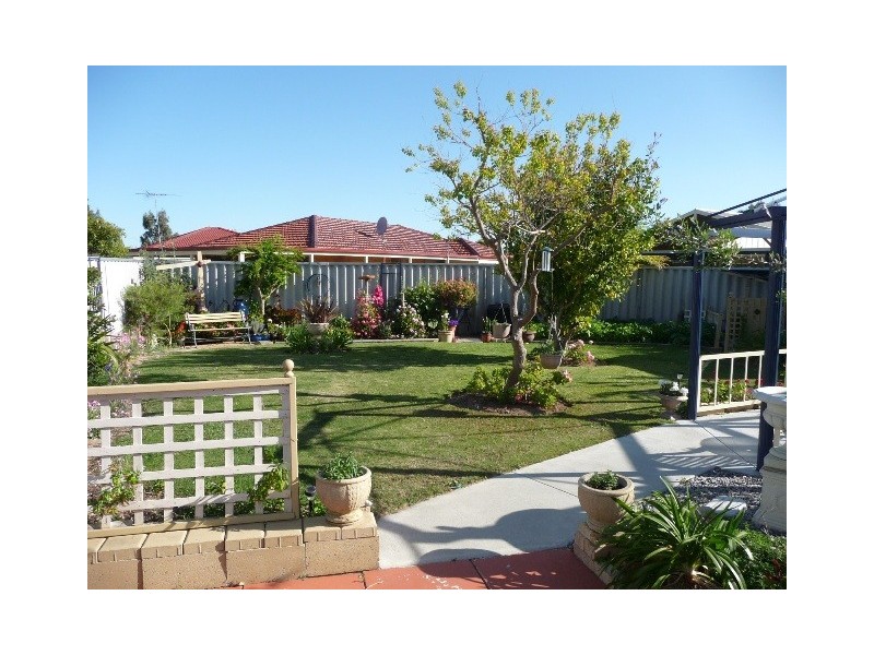 4 Paluma Court, Warnbro WA 6169