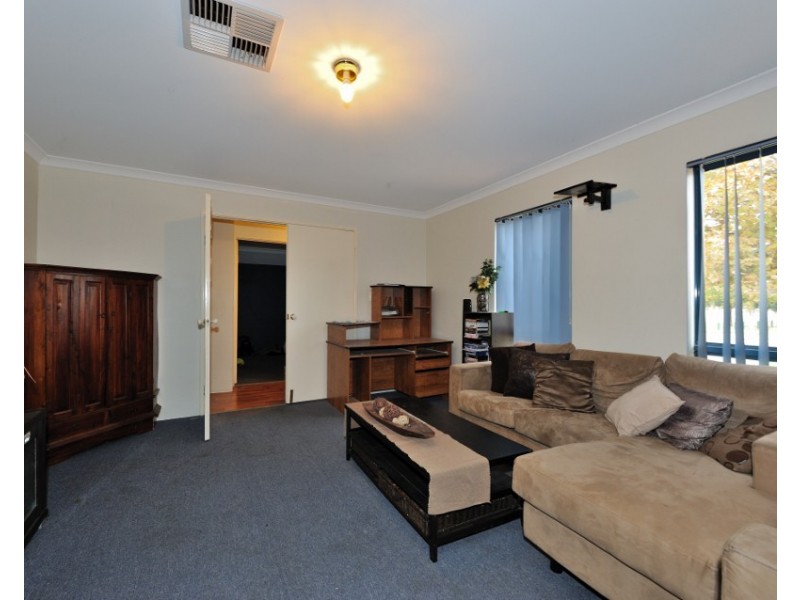 77 San Sebastian Blvd, Port Kennedy WA 6172