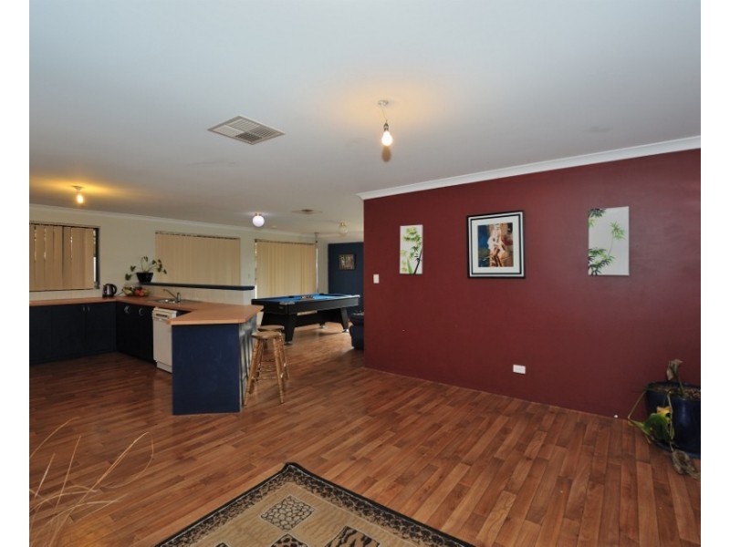 77 San Sebastian Blvd, Port Kennedy WA 6172