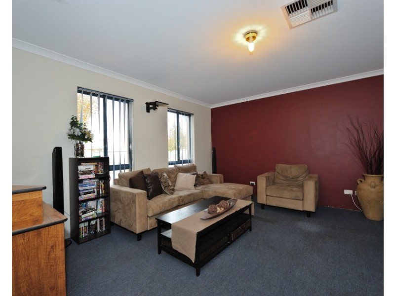 77 San Sebastian Blvd, Port Kennedy WA 6172