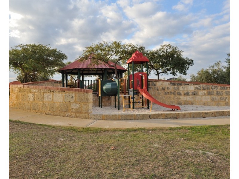 77 San Sebastian Blvd, Port Kennedy WA 6172