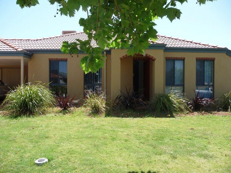 77 San Sebastian Blvd, Port Kennedy WA 6172