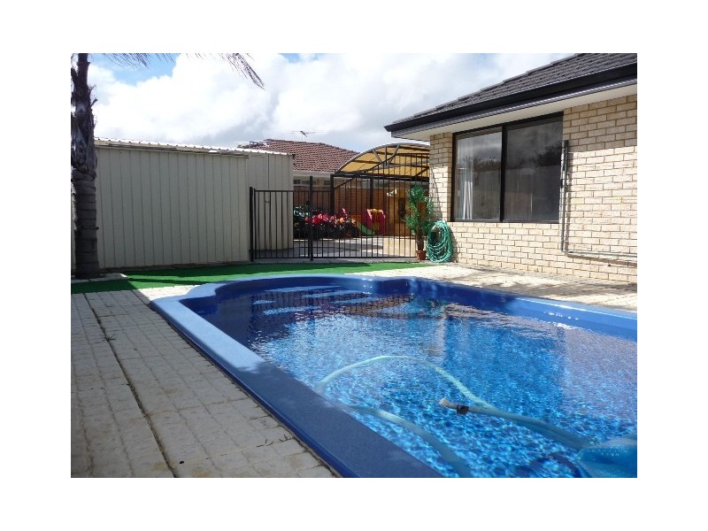 7 Sarah Ann Crescent, Warnbro WA 6169