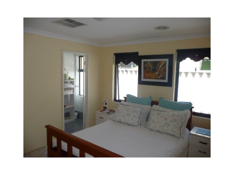 18 Montoro Drive, Port Kennedy WA 6172