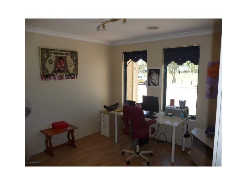 18 Montoro Drive, Port Kennedy WA 6172