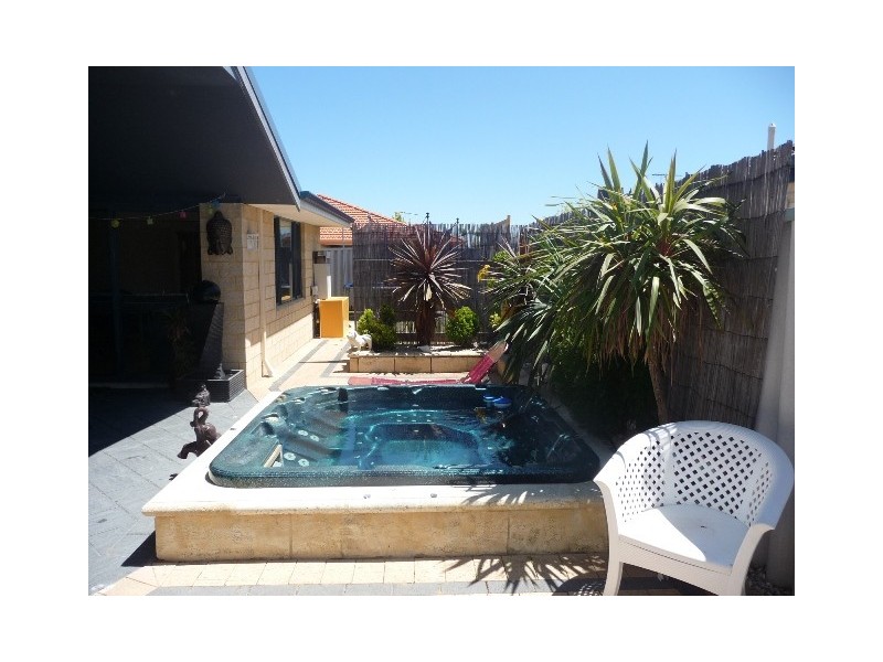 18 Montoro Drive, Port Kennedy WA 6172