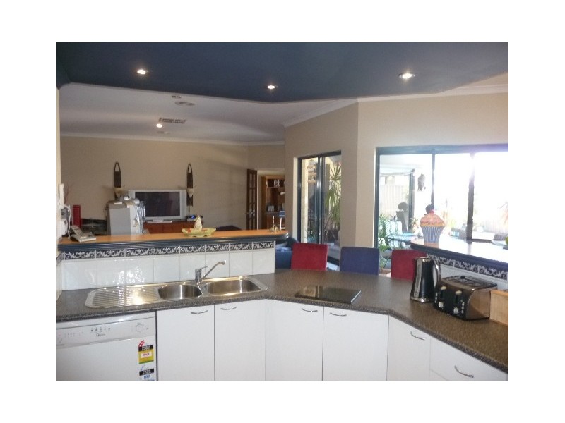 18 Montoro Drive, Port Kennedy WA 6172