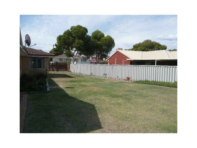 16 Wooleen Street, Golden Bay WA 6174