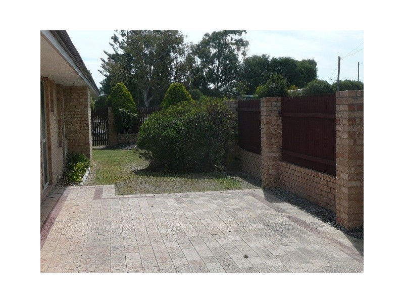 16 Wooleen Street, Golden Bay WA 6174