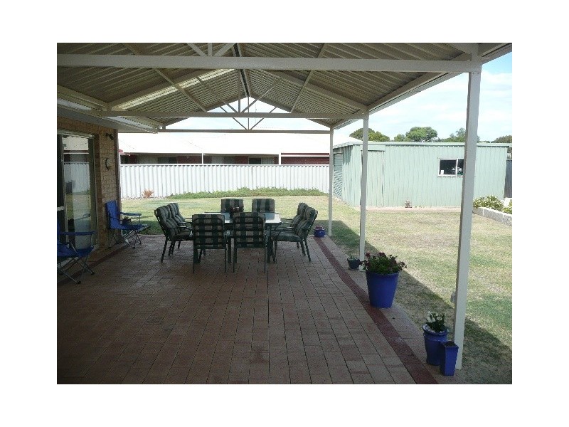 16 Wooleen Street, Golden Bay WA 6174