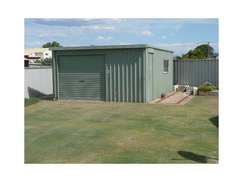 16 Wooleen Street, Golden Bay WA 6174