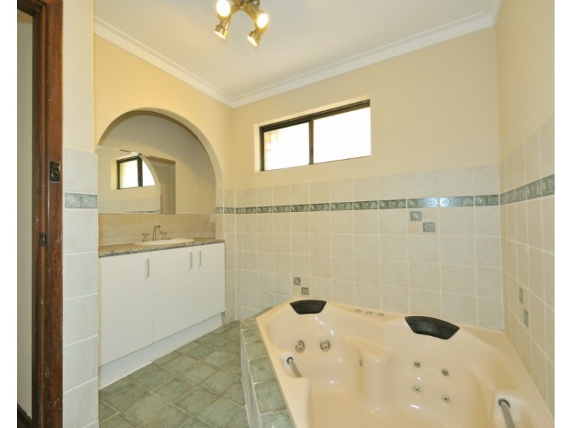 22 Kingston Way, Safety Bay WA 6169