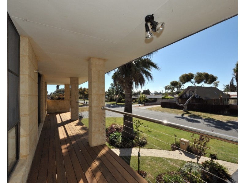 22 Kingston Way, Safety Bay WA 6169