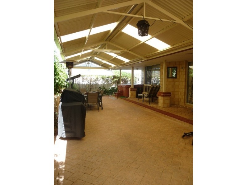 17 Claiborne Road, Secret Harbour WA 6173