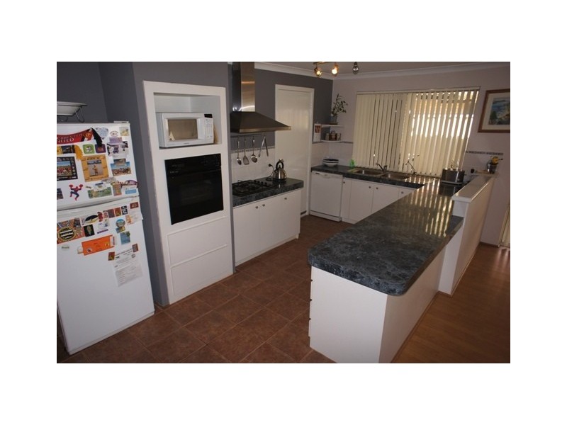 13 Nightingale Way, Warnbro WA 6169