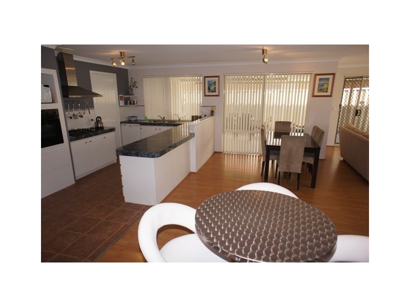 13 Nightingale Way, Warnbro WA 6169