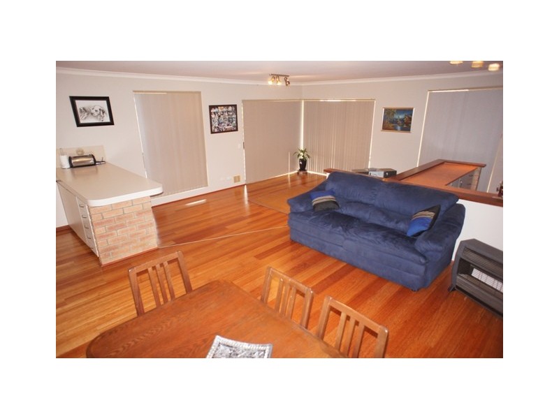 25 Kingsbridge Road, Warnbro WA 6169