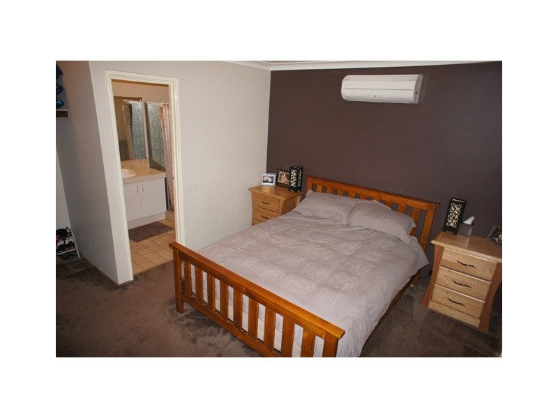 25 Kingsbridge Road, Warnbro WA 6169