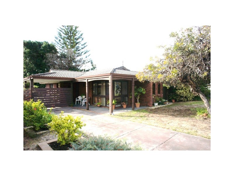 18 Axminster Road, Warnbro WA 6169