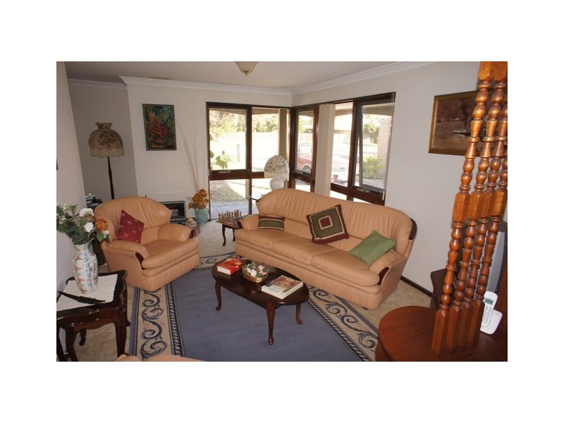 18 Axminster Road, Warnbro WA 6169