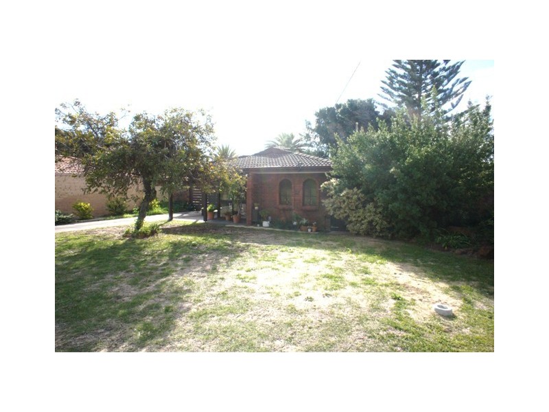 18 Axminster Road, Warnbro WA 6169