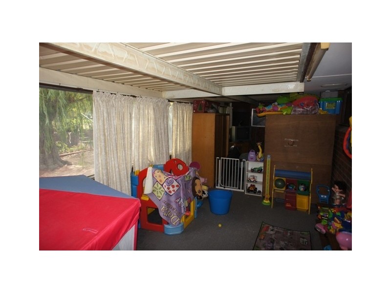 143 Safety Bay Road, Shoalwater WA 6169