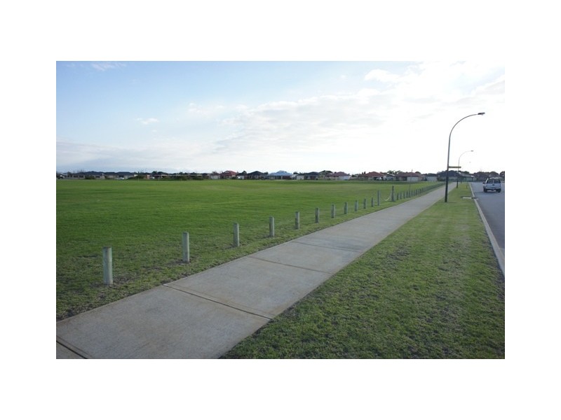 35 Pamplona Boulevard, Port Kennedy WA 6172