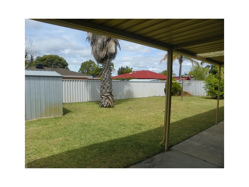 16 Port Royal Drive, Safety Bay WA 6169