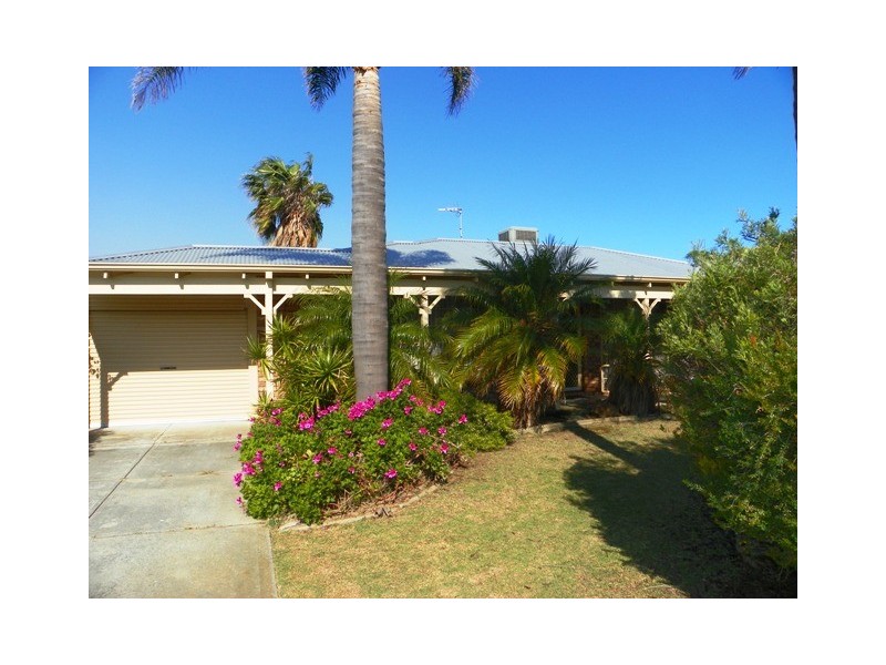 16 Port Royal Drive, Safety Bay WA 6169