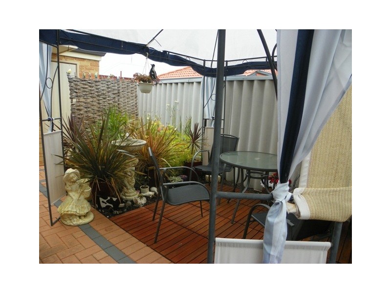 5/4 Bristol Street, Warnbro WA 6169