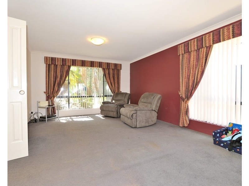 8 Caranja Court, Warnbro WA 6169