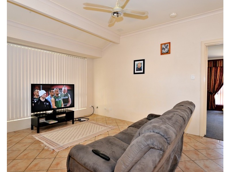 8 Caranja Court, Warnbro WA 6169