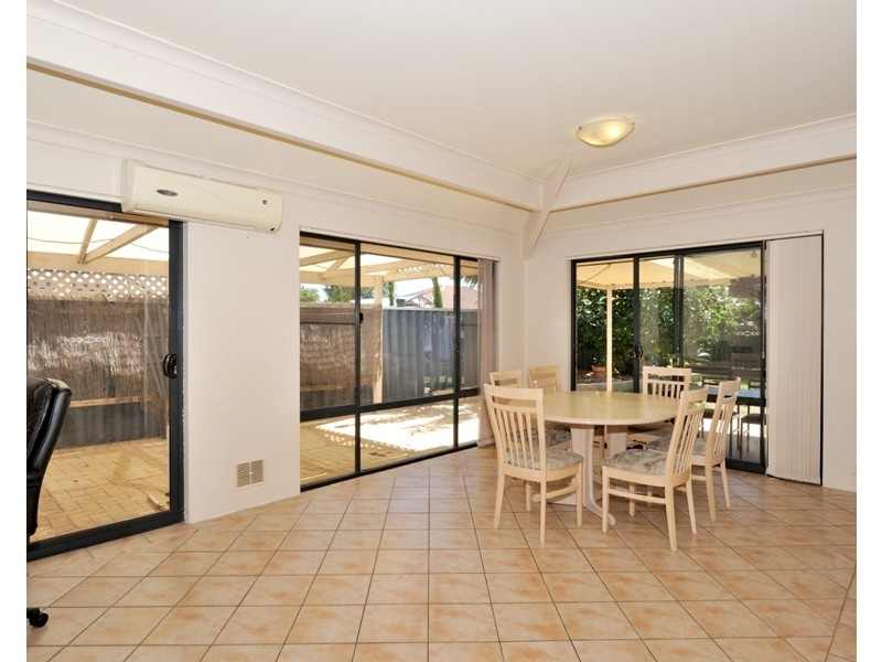 8 Caranja Court, Warnbro WA 6169