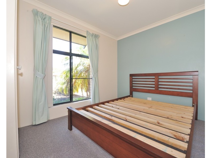 8 Caranja Court, Warnbro WA 6169