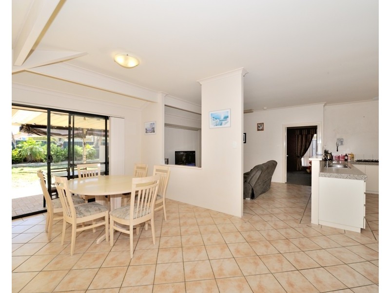 8 Caranja Court, Warnbro WA 6169