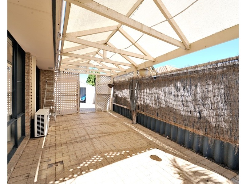 8 Caranja Court, Warnbro WA 6169