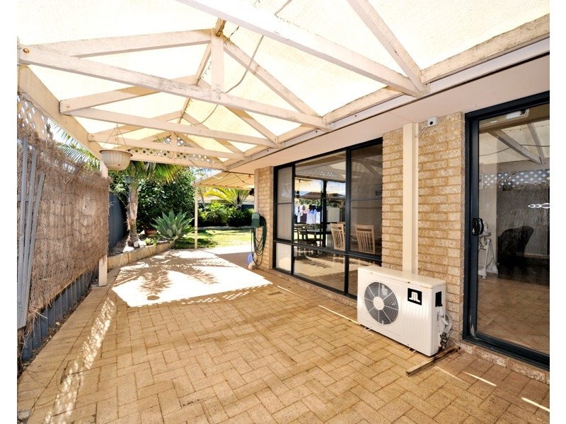 8 Caranja Court, Warnbro WA 6169