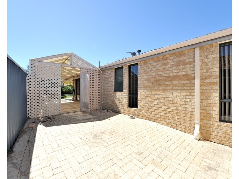 8 Caranja Court, Warnbro WA 6169