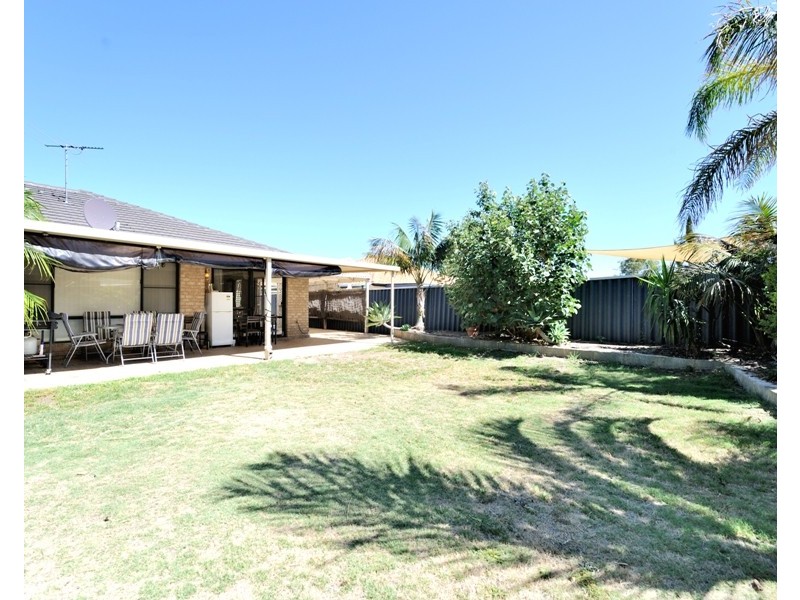 8 Caranja Court, Warnbro WA 6169