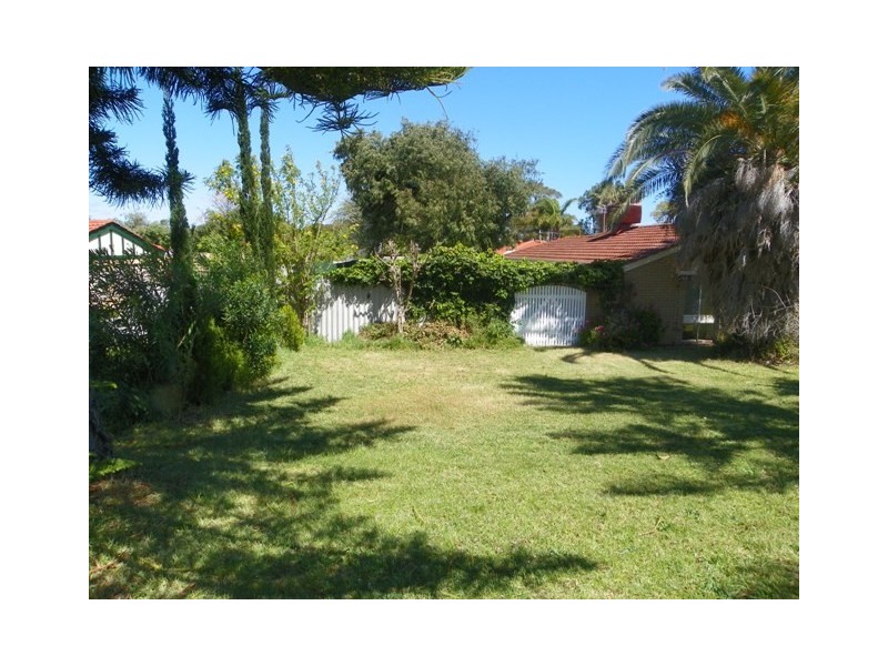 138 Simpson Avenue, Rockingham WA 6168